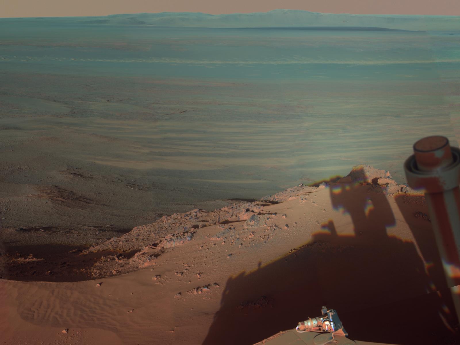Mars Rover Sees Its Shadow in Red Planet Crater (Photo)